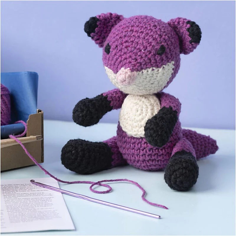 Creativ Company | Amigurumi Fuchs Häkelset DIY Baumwolle schwarz pflaumenblau