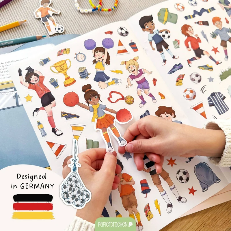 Papierdrachen Mein kreatives Fußballwelt Heft - Malen, Rätseln, Stickern