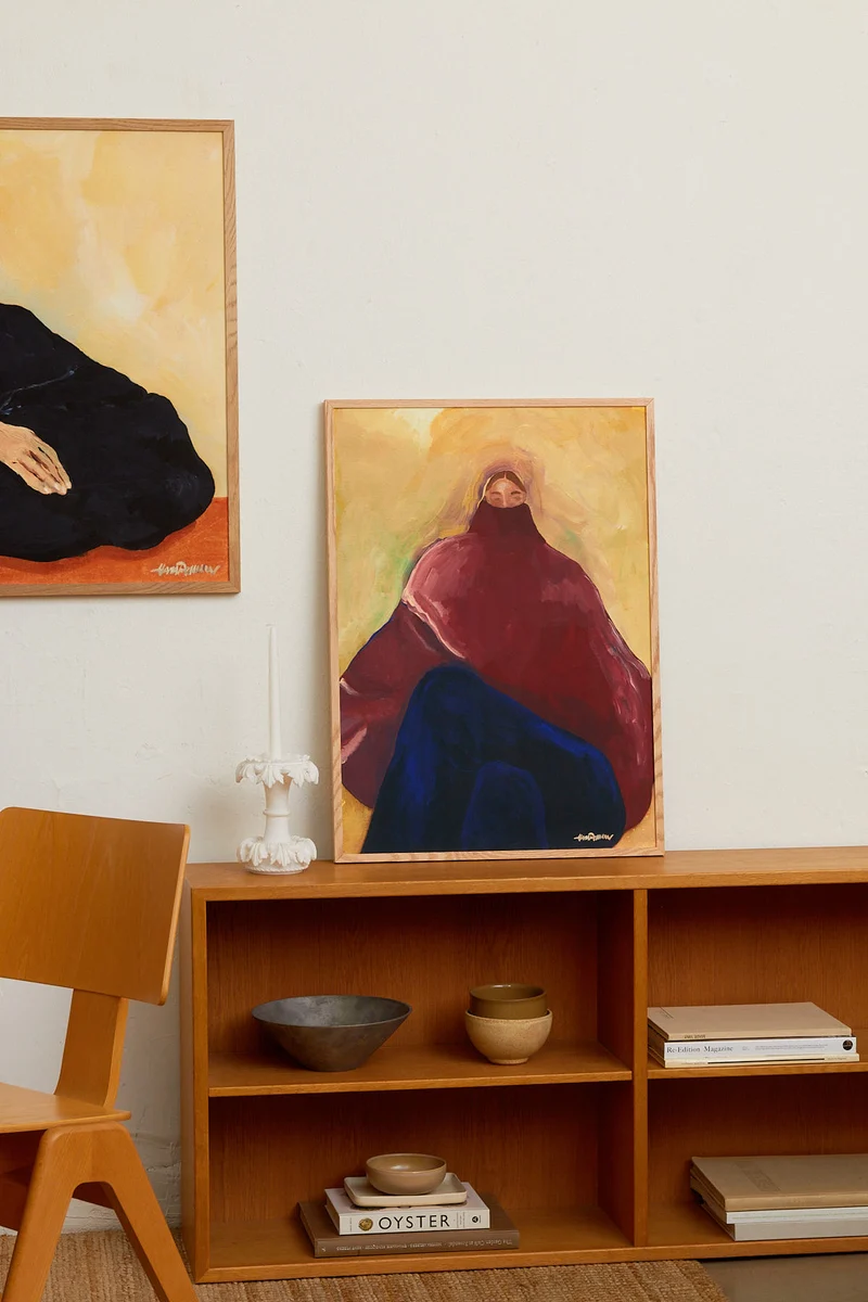 Sit like Mona
