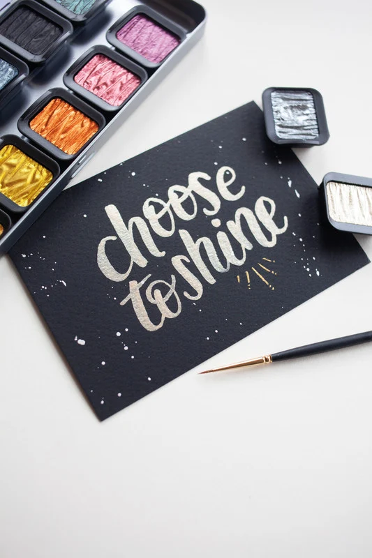 FINETEC | Perlglanzfarben Essentials Rainbow Aquarellfarben Set 12 Näpfchen intensive Glanzfarben