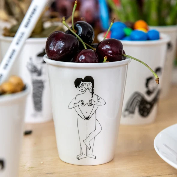 Becher helen b "Faces Everywhere" | Design Mug mit Illustrationen von Helen Blanchaert