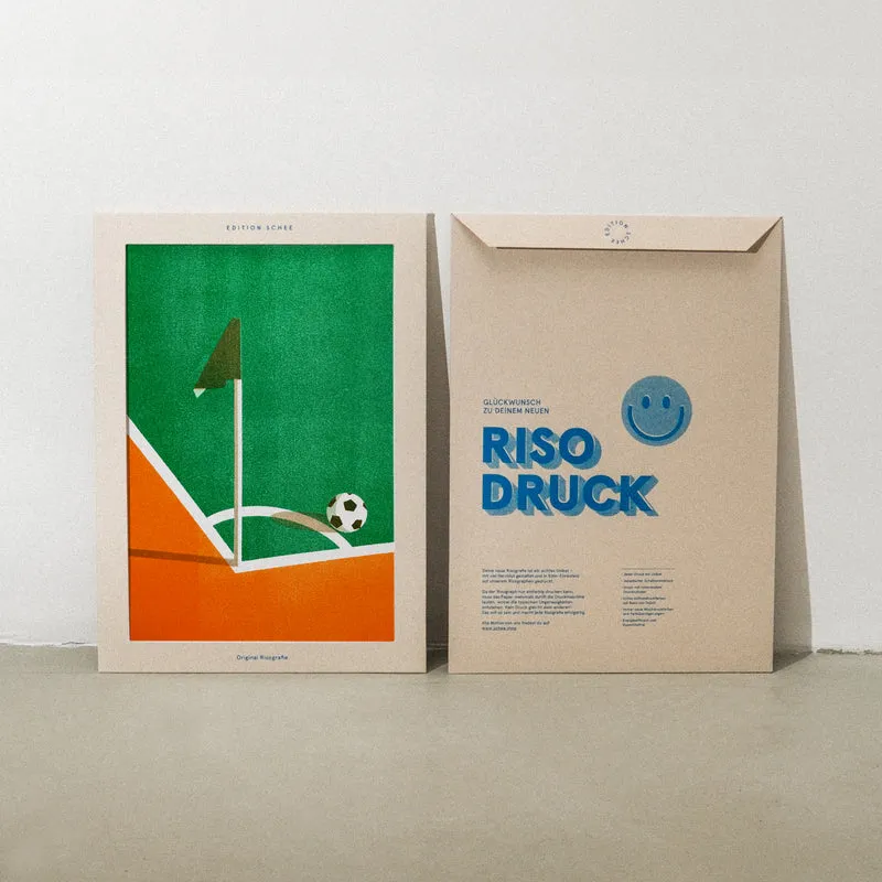 On the pitch (DIN A3) | Edition SCHEE | Risographie