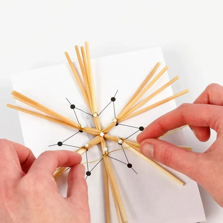 Mini ustvarjalni komplet slamnate snežinke