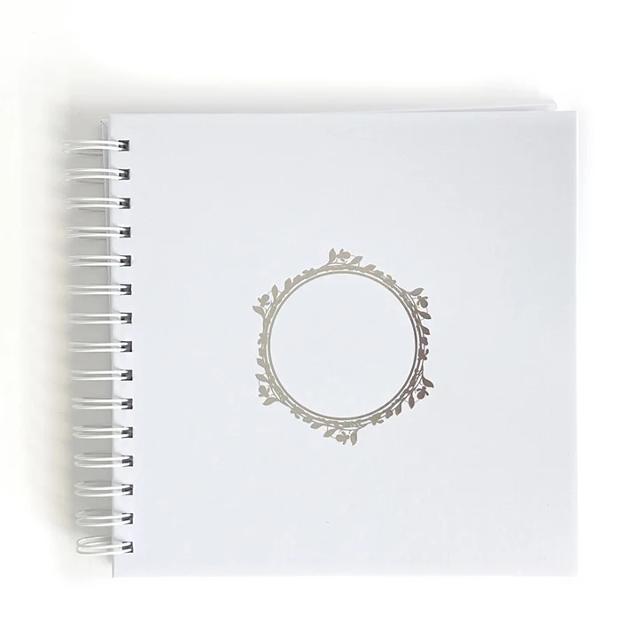 Biely album na scrapbooking 20.5x20.5 cm